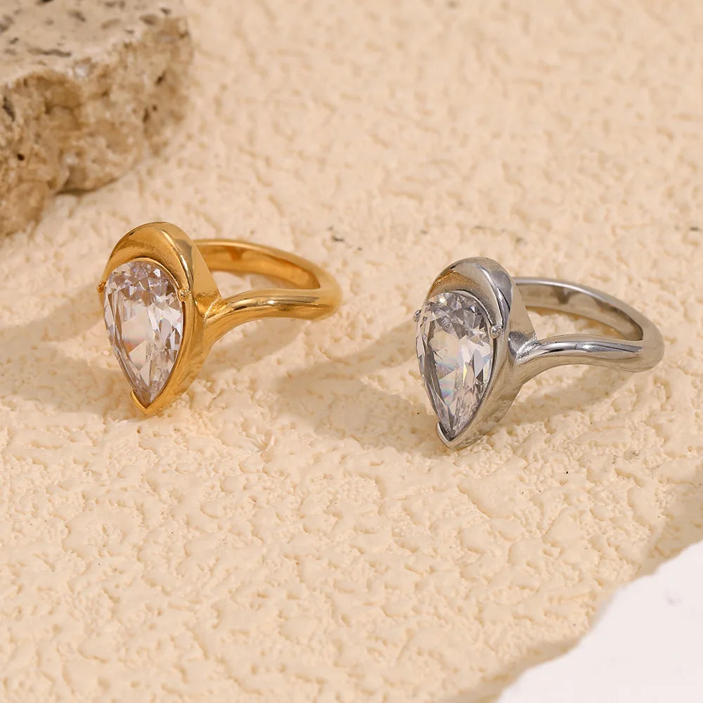 Gold Waterdrop Zircon Ring