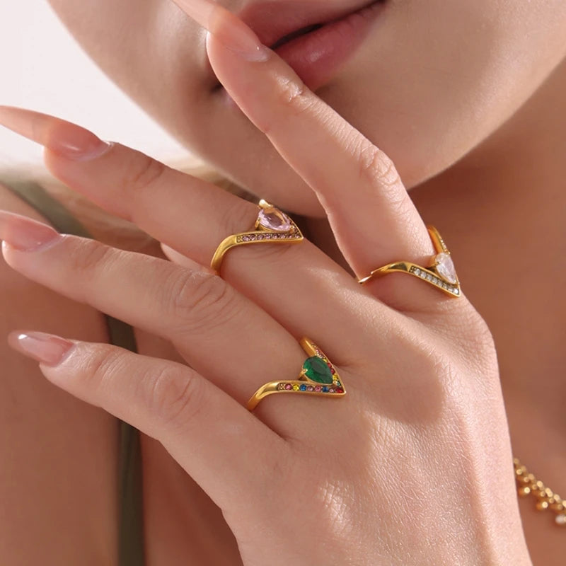 Elegant Gold Zircon Finger Ring